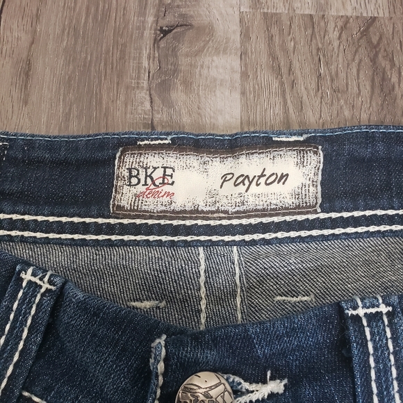 BKE Payton Women's Shorts 27 ( 30 ) 6 Inch Inseam Mid Rise Contrast Stitching - Picture 2 of 11